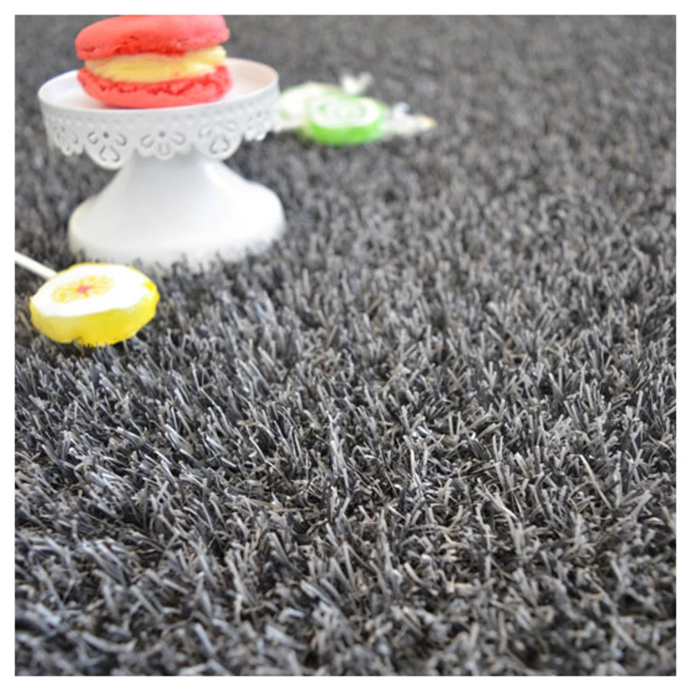 Gazon Synthétique Happy Party - Couleur Gris Foncé - Classé Feu - 20mm - 1m X 3m 6 Gazon Synthétique Happy Party - Couleur Gris Foncé - Classé Feu - 20mm - 1m X 3m – Image 4