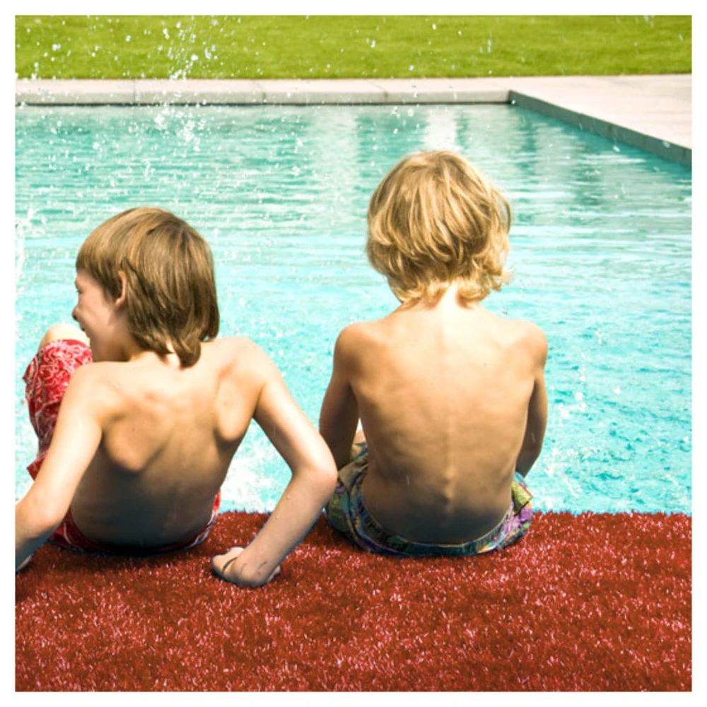 Gazon Synthétique Peps - Couleur Rouge Brique - 20mm - 2m X 3m 4 Gazon Synthétique Peps - Couleur Rouge Brique - 20mm - 2m X 3m – Image 2