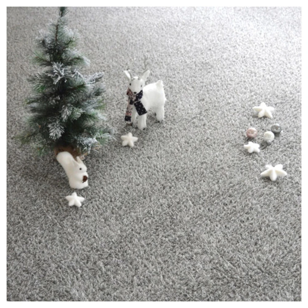 Gazon Synthétique Happy Party - Couleur Gris Clair - Classé Feu - 20mm - 2m X 6m 7 Gazon Synthétique Happy Party - Couleur Gris Clair - Classé Feu - 20mm - 2m X 6m – Image 5